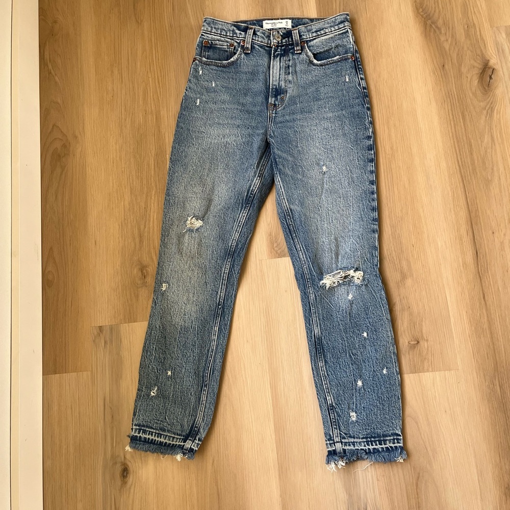 Abercrombie and Fitch the mom high rise jeans